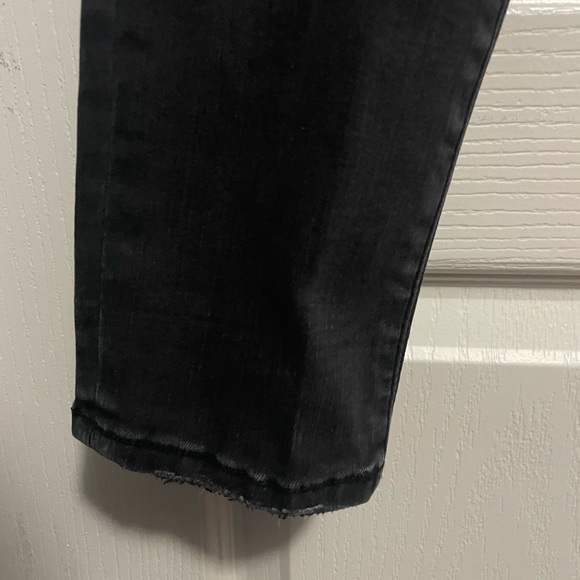Black Ultra High-Rise Skinny Jeans - Picture 6 of 8
